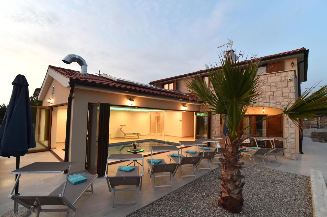 Villa Muskatel -With Heated Pool Brzac Exterior photo